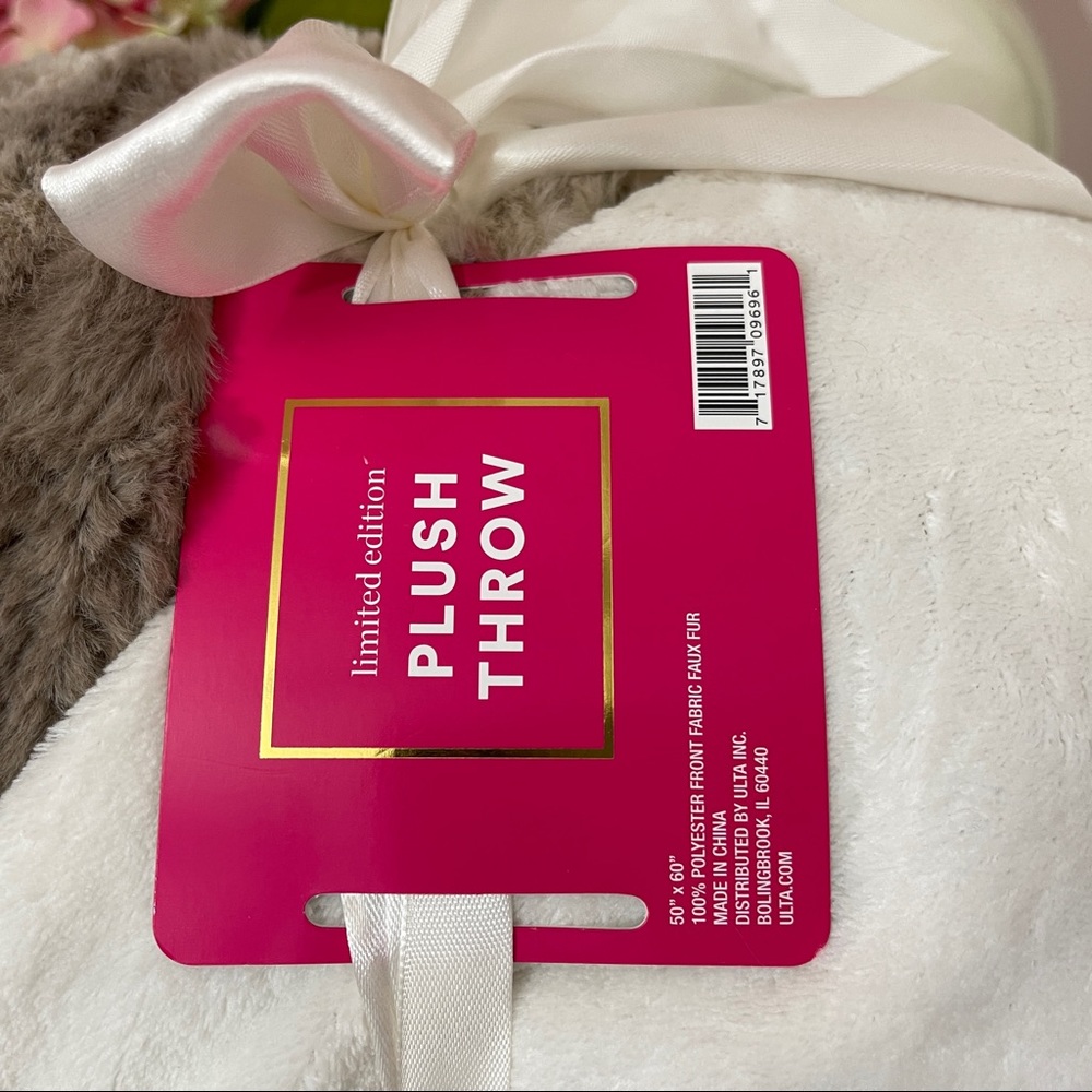 Ulta plush throw - Picture 3 of 5